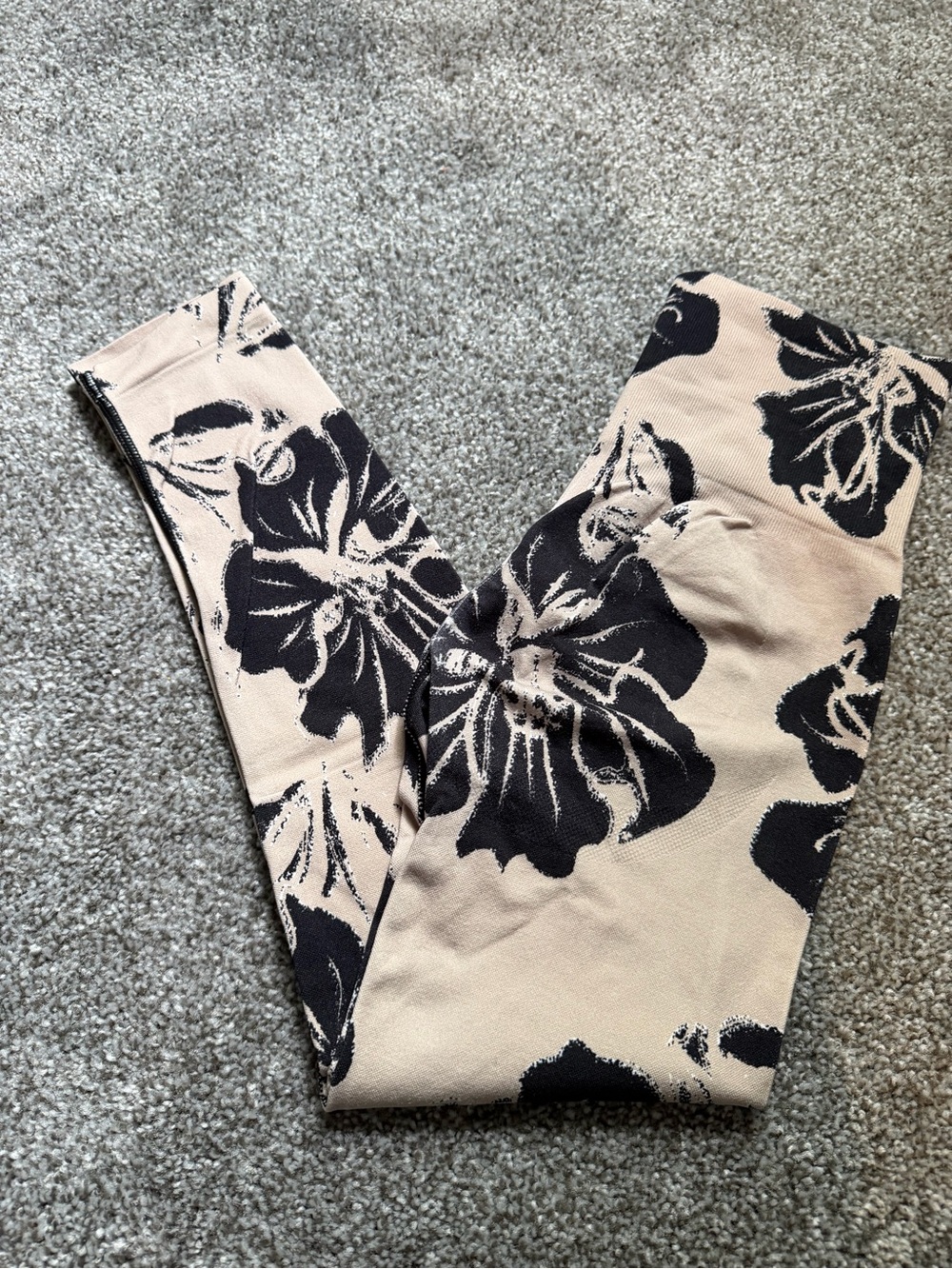 SHEIN Beige Leggings with Black Floral Print